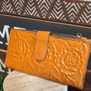 Nazari Rose Embossed Wallet By Patricia Nash In Apricot